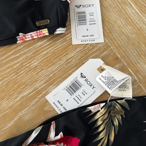 Roxy Black Floral Crochet-Trim Bikini Set Small NWT - Picture 6 of 8